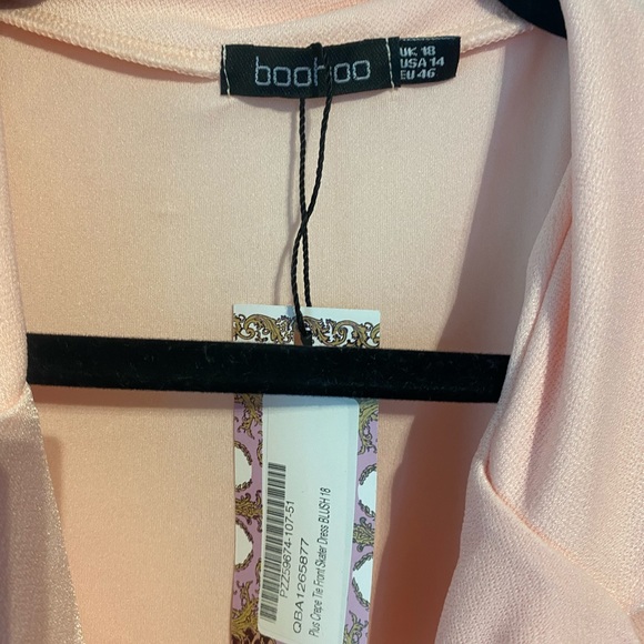 Boohoo faux wrap dress NWT - Picture 3 of 3